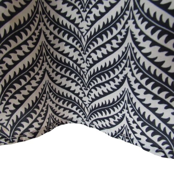 Elizabeth McKay Sleeveless Blouse Size 0 Black Blue White Ruffle Neckline - Picture 5 of 9